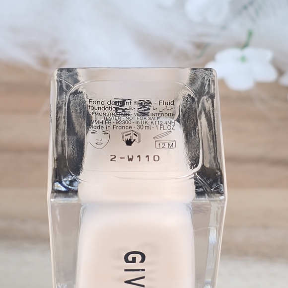 Givenchy Prisme Libre Skin-Caring Glow Foundation Full Size Shade 2-W110 Luxury - Picture 14 of 16